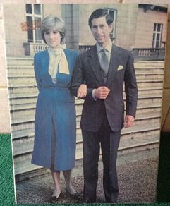 2 Vintage Royal Jigsaw Puzzle (300-pieces)  in each