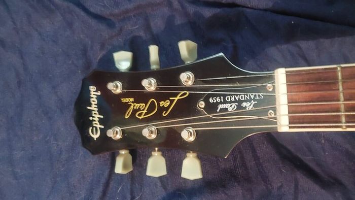 Les Paul epiphone guitar