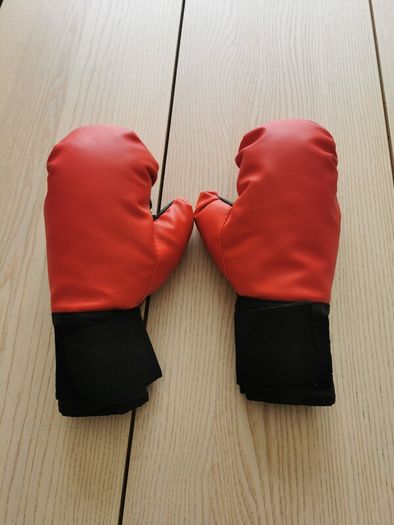 Heavy weight Punching Bag with Boxing Gloves