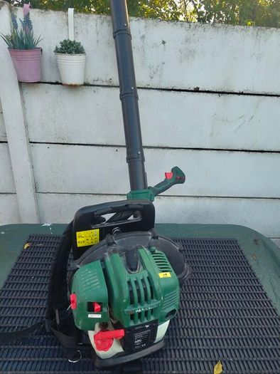leaf blower