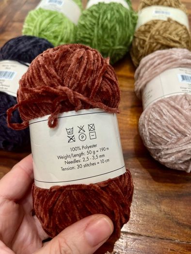 Fine chenille yarn