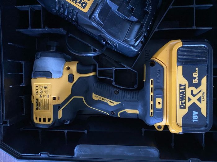 DeWalt professional 18V XR Brushless Twin Drill Set