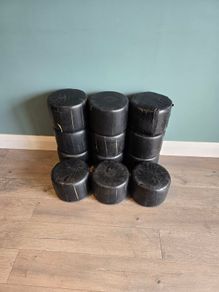 kids round Bales