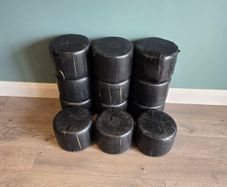 kids round Bales