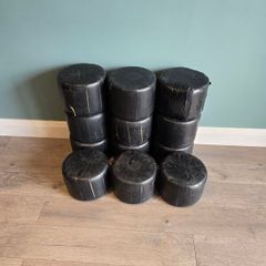 kids round Bales