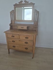 Vintage style dressing table