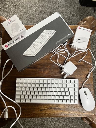 Raspberry Pi 500+ Desktop Kit