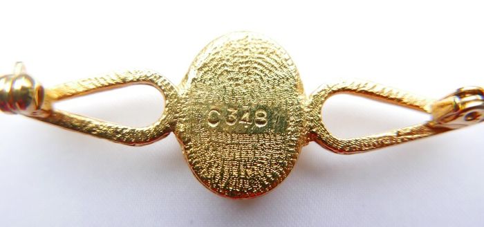 Vintage Exquisite English Cameo on a bar pin