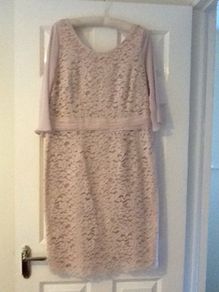 Stunning Jacques Vert dusty pink lace dress
