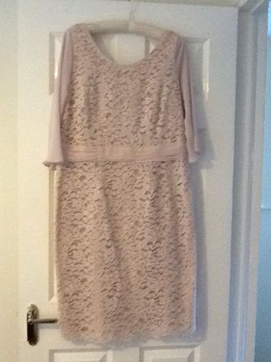 Stunning Jacques Vert dusty pink lace dress