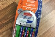 Fameart Ni-CD and Ni-MH Battery Charger inc 4 Batteries