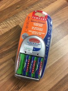 Fameart Ni-CD and Ni-MH Battery Charger inc 4 Batteries