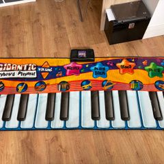 Floor piano