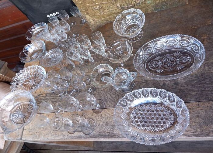 Large selection of old glass, lovely condition, D18