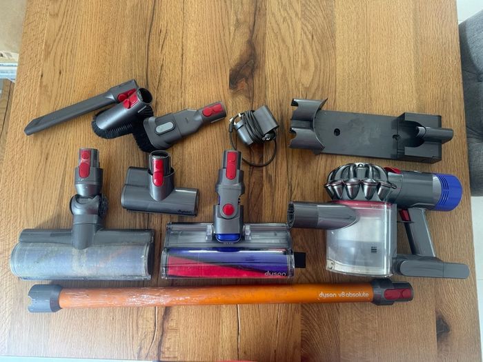 Dyson v8 Absolute