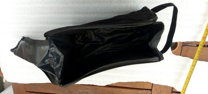 Carling black label,advertising shaving or hand gear kig bag,buyer collects or pays postage thank you, see pictures for condition, sold as is.