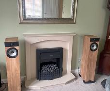 Award winning Fyne Audio F302i floorstanding loudspeakers stunning Oak with magnetic Grille 120W