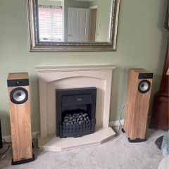 Award winning Fyne Audio F302i floorstanding loudspeakers stunning Oak with magnetic Grille 120W