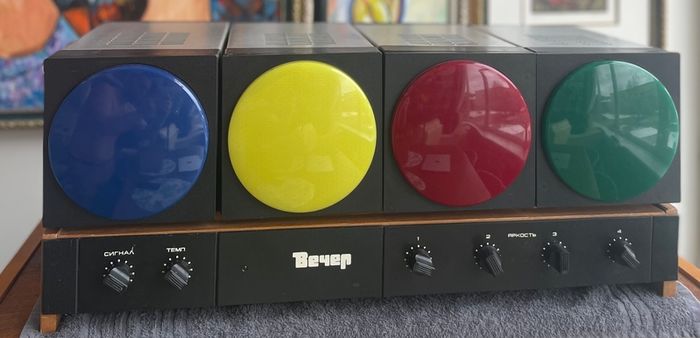 Vecher Analog Light Organ: 1980s Audio Visualizer. Retro Game Room & Hi-Fi Decor
