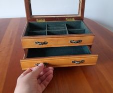 Wooden jewellery box with metal handles E15 ono