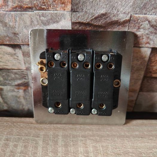 Flat 3 Gang switch, Satin Chrome