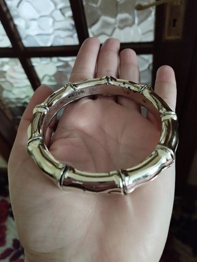 Beautiful silver ton bracelet.