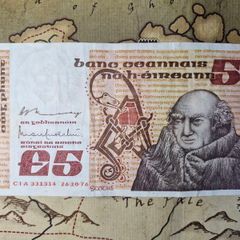 5 Pound B Series 26/10/76 (first Year) Irish Note