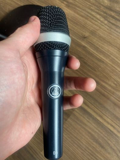 AKG D5 Live mic + stand