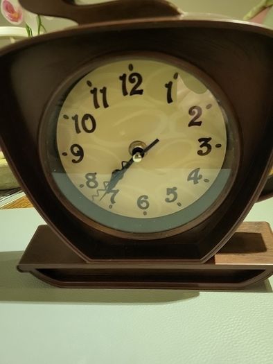 Clock  teapot shape