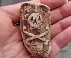 Vintage skull and bones clay pipe bowl