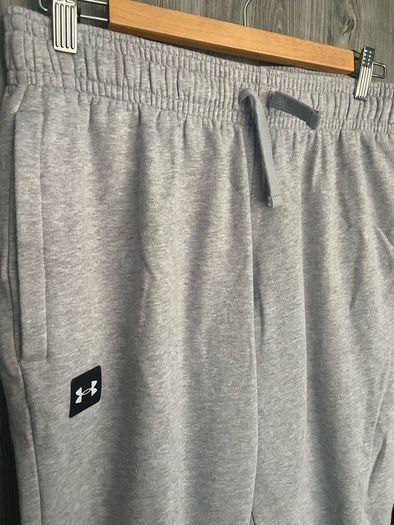 Mens Under Armour Bottoms - Medium