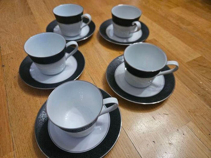 Vintage Noritake Japan. 5 Cups & Saucers.