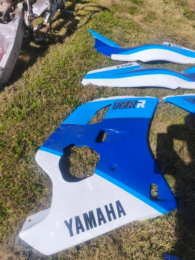 Yamaha fzr250 3ln fairings