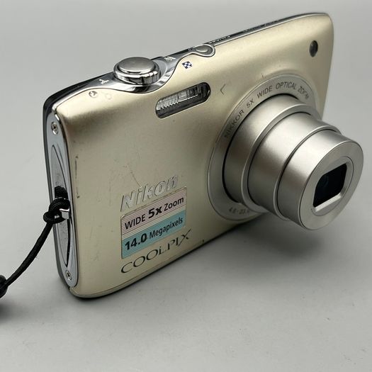 Nikon Coolpix S3100 14MP Digital Camera Silver - Full Kit