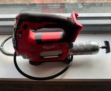Milwaukee M18GG 18V Cordless Grease Gun
