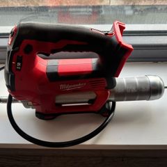 Milwaukee M18GG 18V Cordless Grease Gun