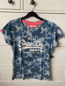 Superdry t-shirt / top for women / ladies. Size XS.