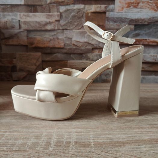 Cream Platform Sandals, size 6 NEW LOOK