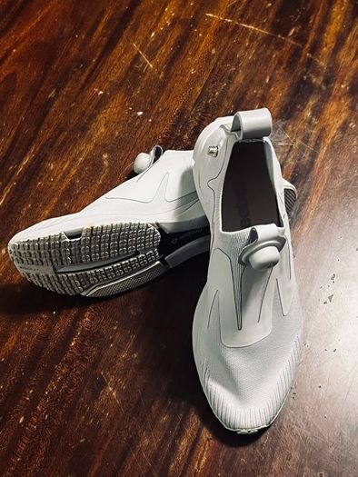 Reebok Pump. Unique White Knit SlipOn