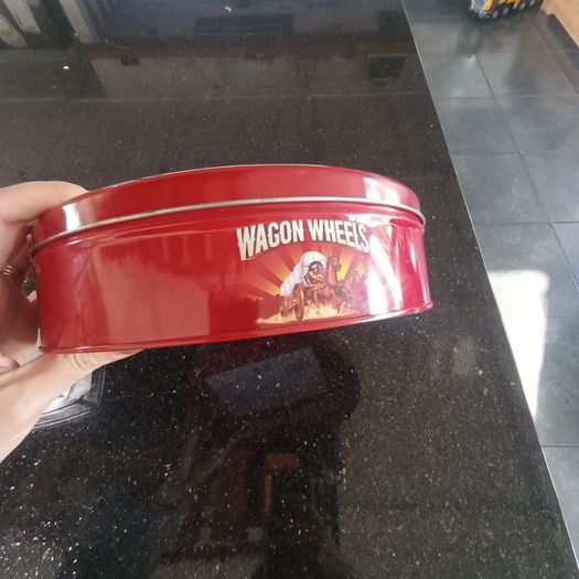 Wagon wheel biscuit tin