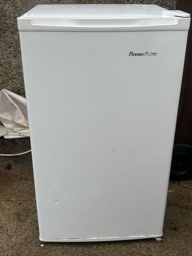 Power point undercounter fridge