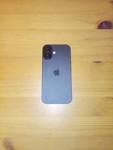 iPhone 16 - Less then year old