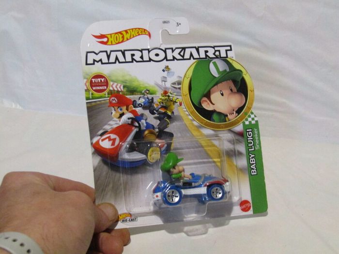 Hot Wheels Mario Kart Baby Luigi Sneeker Kart Diecast Car Brand New Sealed