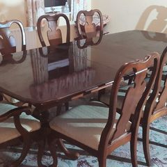 Dining Room Table & Chairs