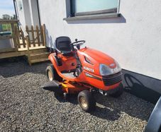 Ride on lawnmower
