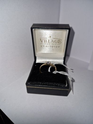 9ct yellow gold ring