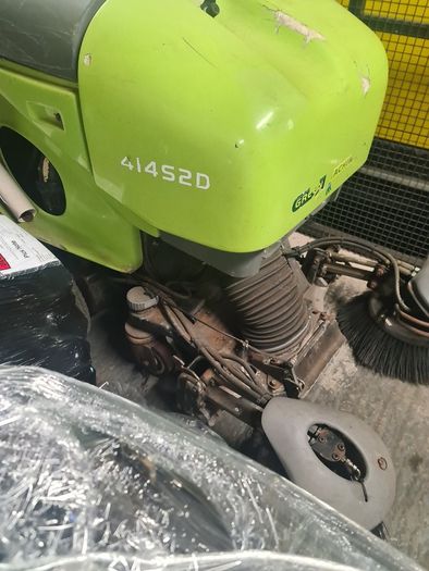 Professional Sweeper Green Machines 414S2D (Starts & Runs, Needs TLC)