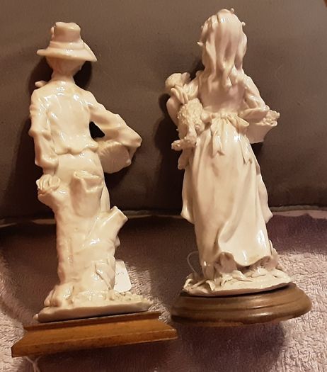 two nice figurines, ( m 1 )