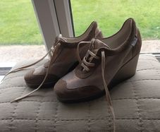 Marco Moreo wedge, soft suede & leather mint condition