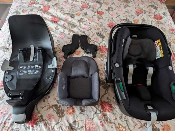 Maxi Cosi Pebble FamilyFix 360 spin car seat, infant insert, spin base, and buggy adaptors